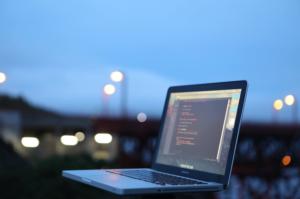 公司品牌建设的重点是把自己的网站打造成行业领导者